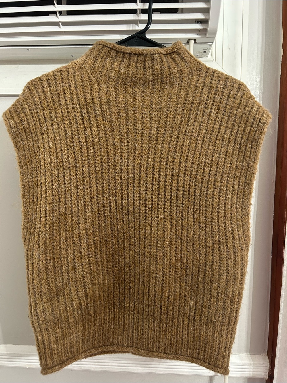 Madewell Chunky Ribbed Turtleneck Sleeveless Sweater Vest in Camel